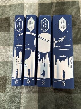 Fairyloot - Lunar Chronicles - Unsigned